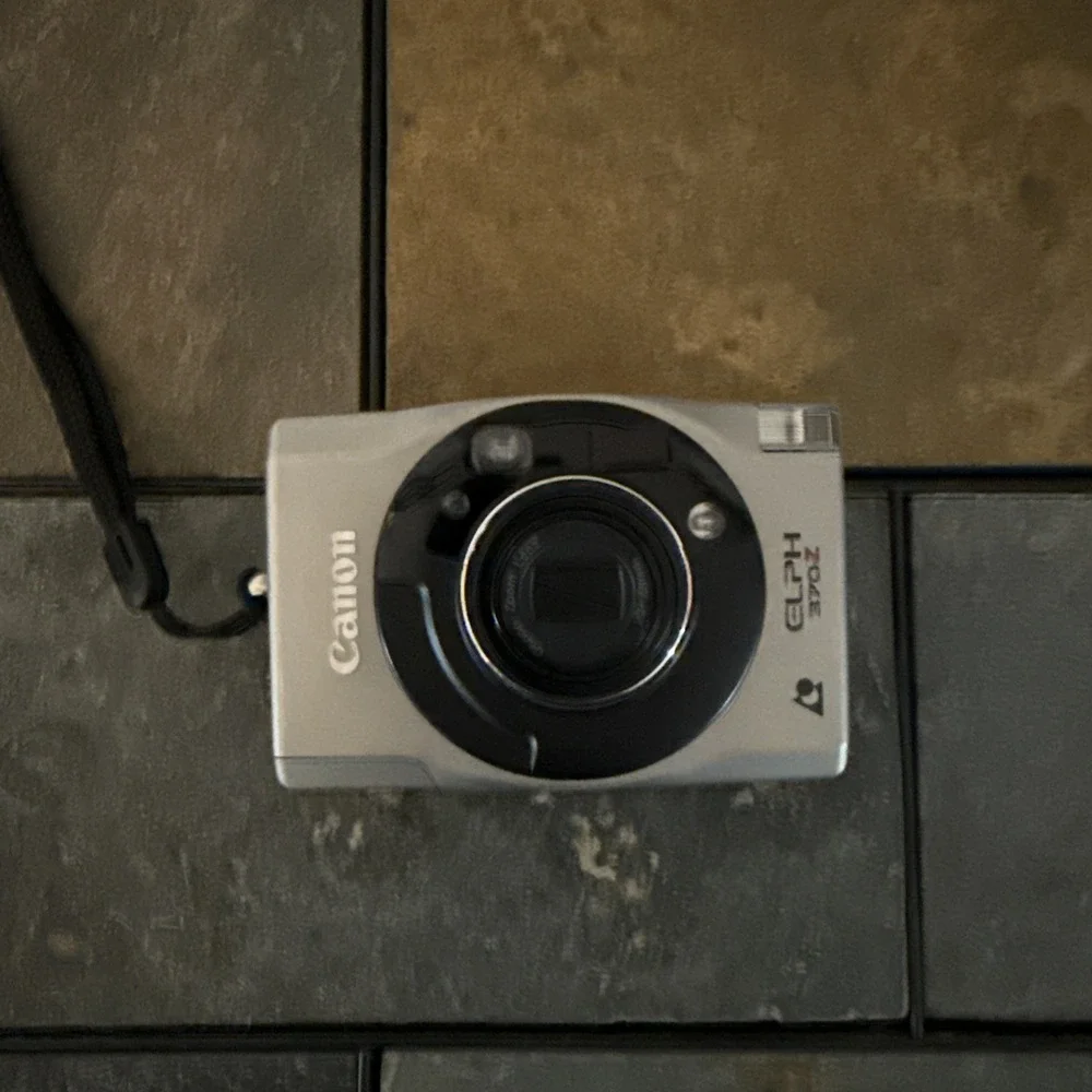 Canon ELPH 370Z APS Point & Shoot Film Camera,UNTESTEd, Parts